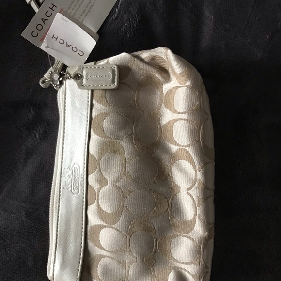 New Coach signature canvas and leather small bag - Picture 2 of 12